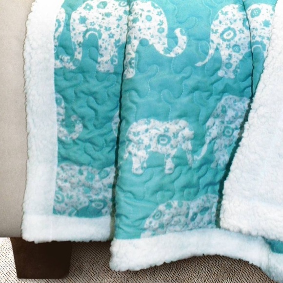 Lush Decor Elephant Sherpa Throw Blanket Home Decor 50" x 60" - Picture 2 of 14